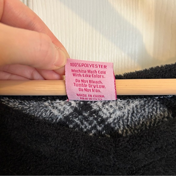 Cozy Valentine’s Day Fleece Pajama Set - Size XL - Picture 11 of 15